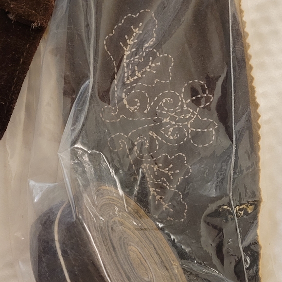 Mens Lederhosen I believe this would be a 36 waist, 23" leg & 10" inseam. - Picture 3 of 6